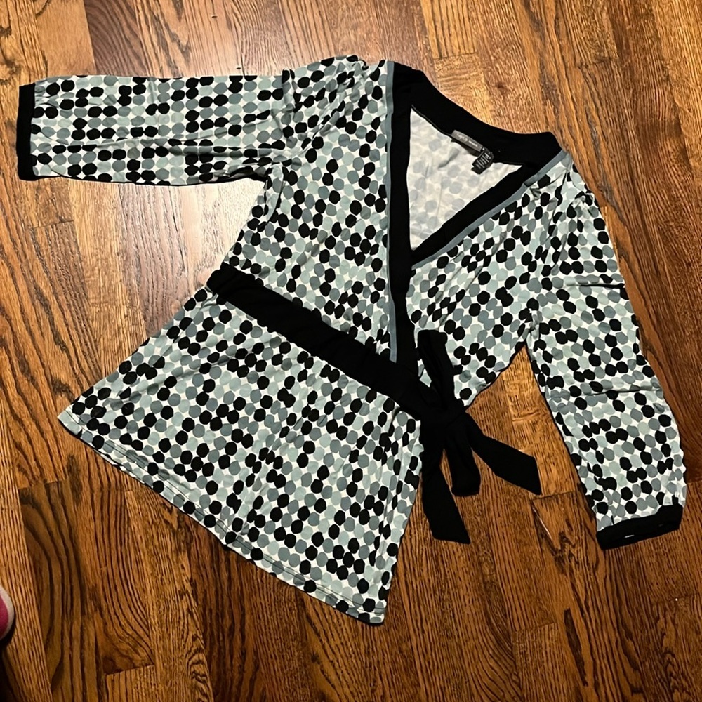 Apt 9 Stretch Women’s 3/4 sleeve Shirt Small Polka Dot Tie